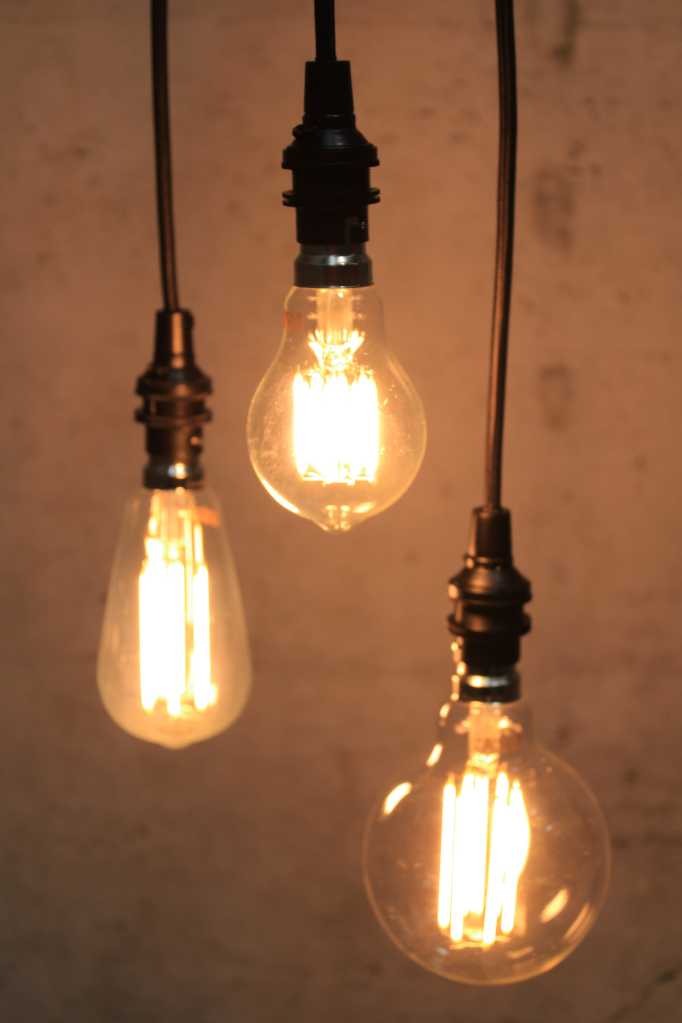 3 Drop Ceiling Pendant Cord- B22 Lamp Holder - Image 3