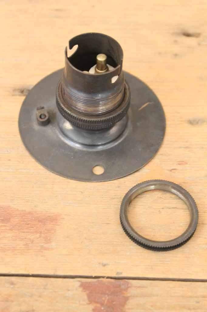 Close To Ceiling B22 Brass Batten Holder - Image 7