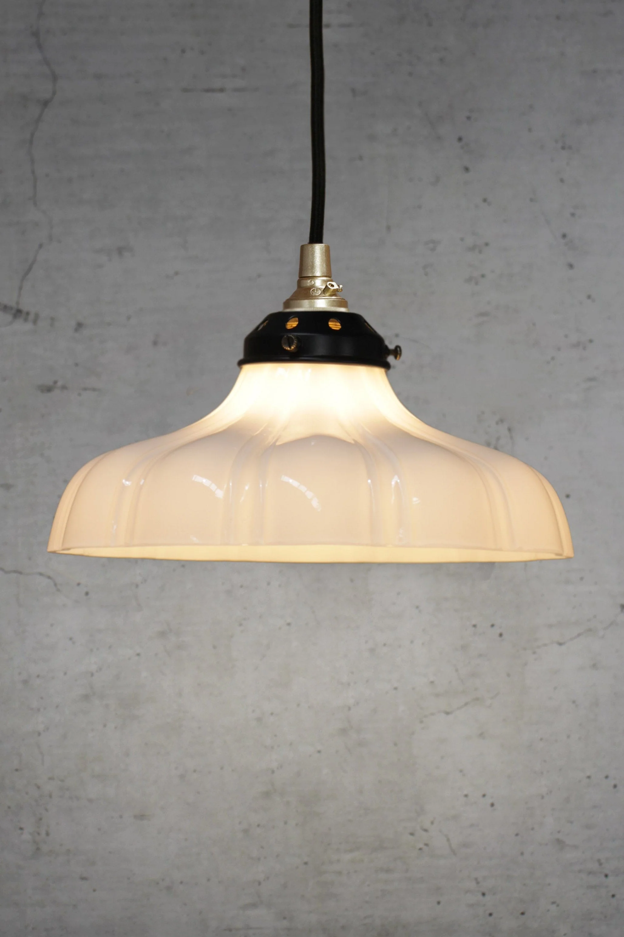 Mayflower Glass Pendant Light - Image 12